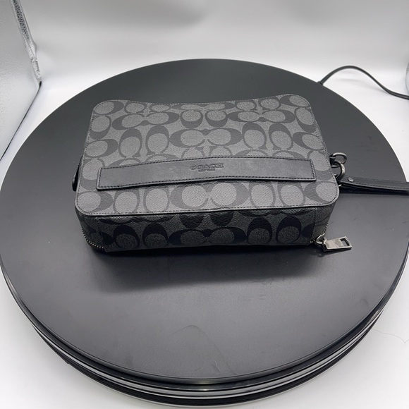 Coach signature Men’s Pouch - Picture 2 of 6